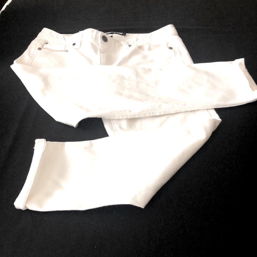 “Calvin Klein” White Denim   Straight Jeans.
 EUC